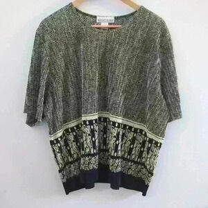 BROCHURE | Women's Vintage  Cream/Black Patterned Short Sleeve Shirt